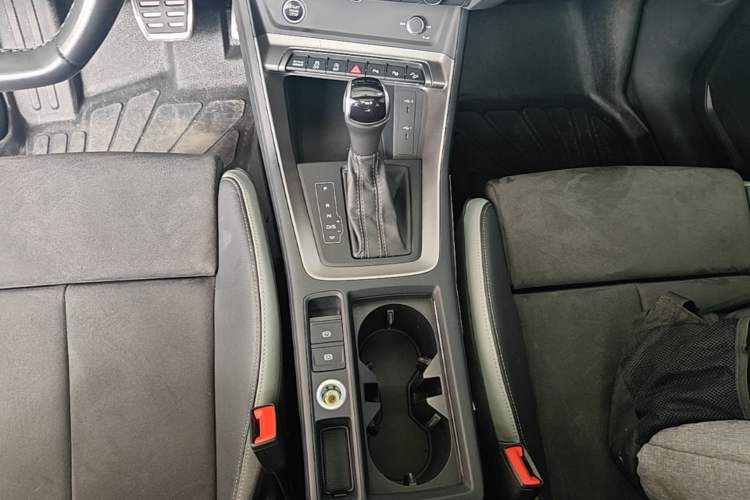 Used Audi Q3 2023 Updated 45 TFSI quattro Stylish and Dynamic Edition Gear Lever