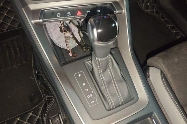 Used Audi Q3 2023 35 TFSI Fashion Dynamic Model (1.4T) Gear Lever