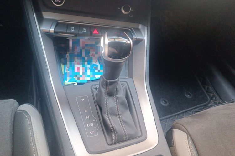 Used Audi Q3 2023 35 TFSI Fashion Dynamic Model (1.4T) Gear Lever