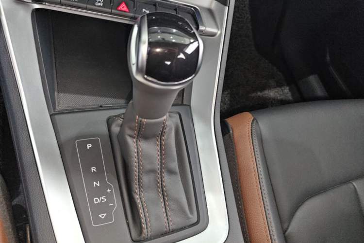 Used Audi Q3 2023 35 TFSI Fashion Elegant Version (1.5T) Gear Lever