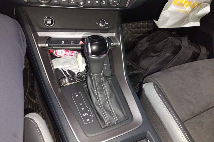 Used Audi Q3 2023 35 TFSI Fashion Dynamic Model (1.4T) Gear Lever