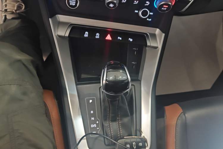 Used Audi Q3 2023 35 TFSI Fashion Elegant Version (1.4T) Gear Lever