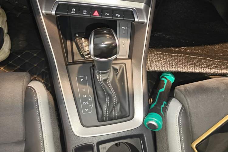 Used Audi Q3 2023 35 TFSI Fashion Dynamic Model (1.5T) Gear Lever
