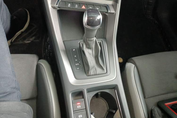 Used Audi Q3 2023 35 TFSI Fashion Dynamic Model (1.5T) Gear Lever