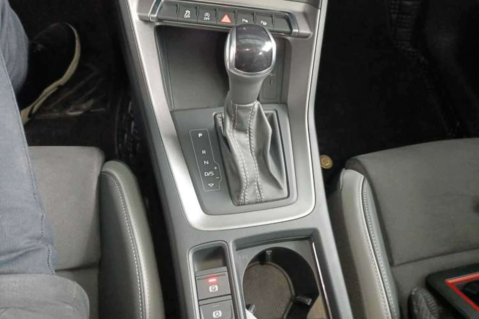 Used Audi Q3 2023 35 TFSI Fashion Dynamic Model (1.5T) Gear Lever