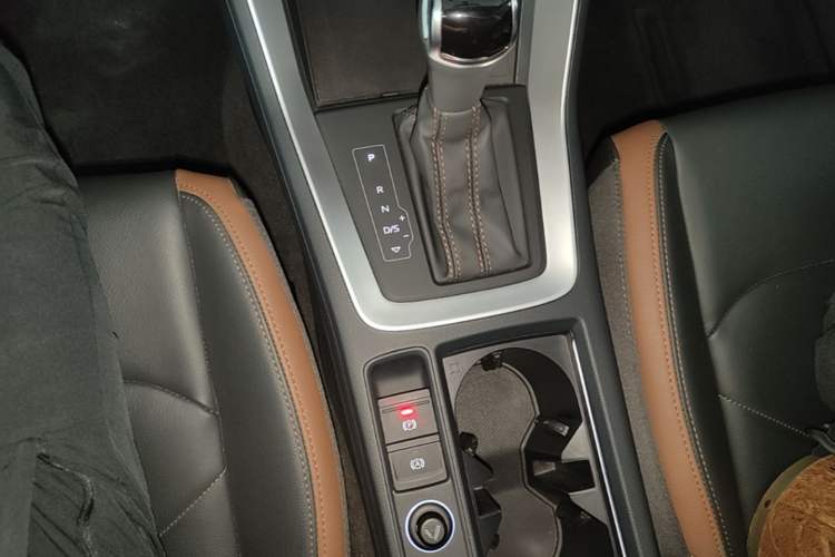 Used Audi Q3 2023 35 TFSI Fashion Elegant Version (1.5T) Gear Lever
