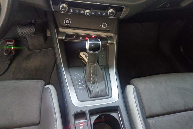 Used Audi Q3 2023 35 TFSI Fashion Dynamic Model (1.4T) Gear Lever