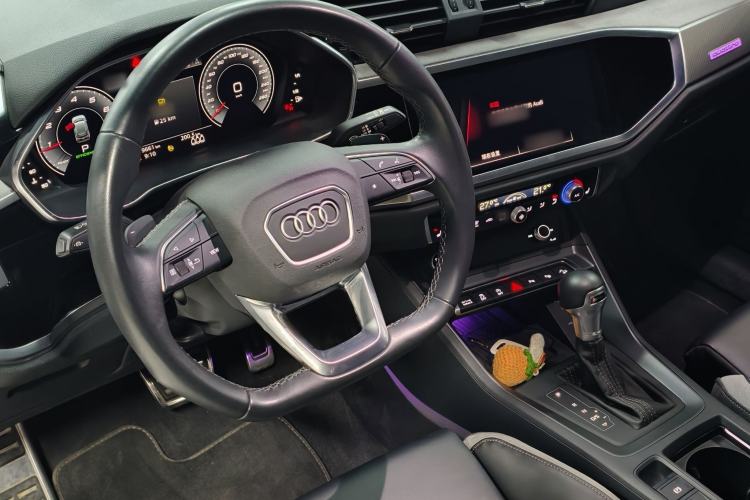 Used Audi Q3 2023 Updated 45 TFSI quattro Stylish and Dynamic Edition Interior 1
