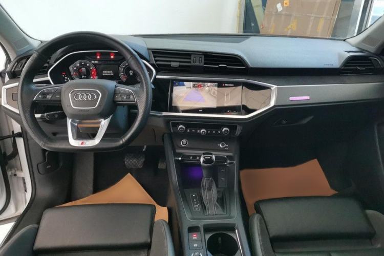 Used Audi Q3 2023 Updated 40 TFSI Fashionable and Dynamic Version Interior 1