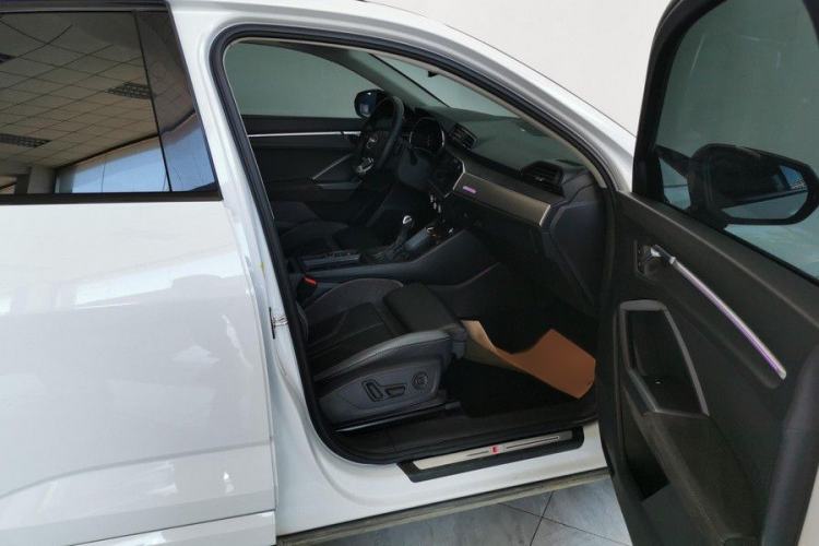 Used Audi Q3 2023 Updated 40 TFSI Fashionable and Dynamic Version Interior 10