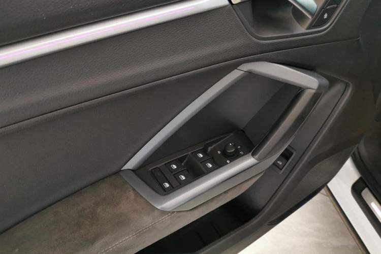 Used Audi Q3 2023 Updated 40 TFSI Fashionable and Dynamic Version Interior 11