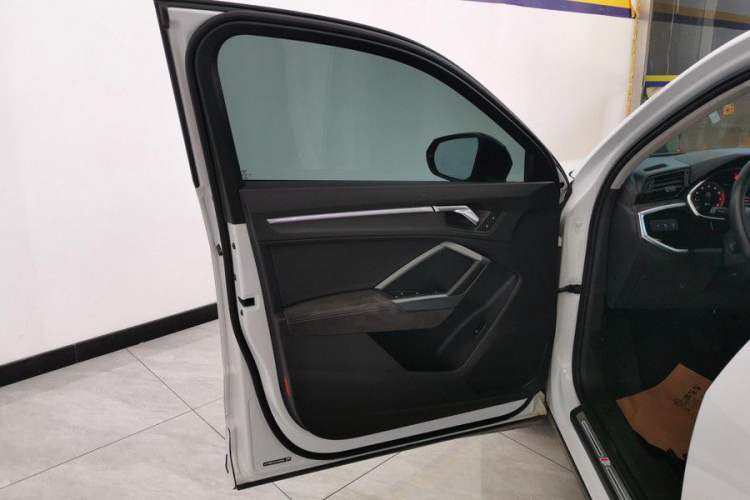 Used Audi Q3 2023 Updated 40 TFSI Fashionable and Dynamic Version Interior 12