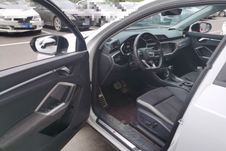 Used Audi Q3 2023 35 TFSI Fashion Dynamic Model (1.4T) Interior 3