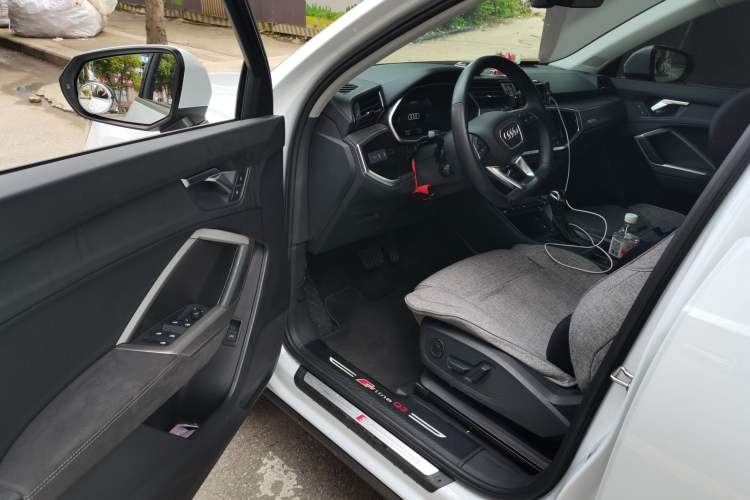 Used Audi Q3 2023 35 TFSI Fashion Dynamic Model (1.4T) Interior 3