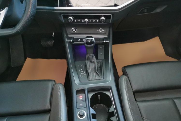 Used Audi Q3 2023 Updated 40 TFSI Fashionable and Dynamic Version Interior 4