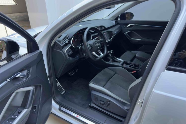 Used Audi Q3 2023 35 TFSI Fashion Dynamic Model (1.4T) Interior 5