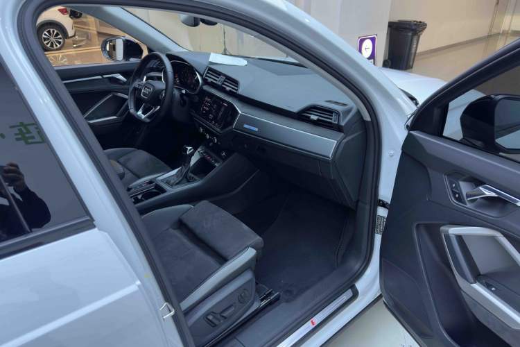 Used Audi Q3 2023 35 TFSI Fashion Dynamic Model (1.4T) Interior 8