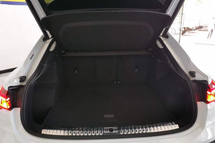 Used Audi Q3 2023 Updated 40 TFSI Fashionable and Dynamic Version Interior 8