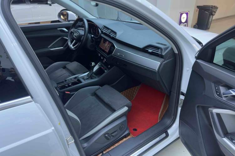 Used Audi Q3 2023 35 TFSI Progressive Dynamic Edition (1.4T) Interior 9