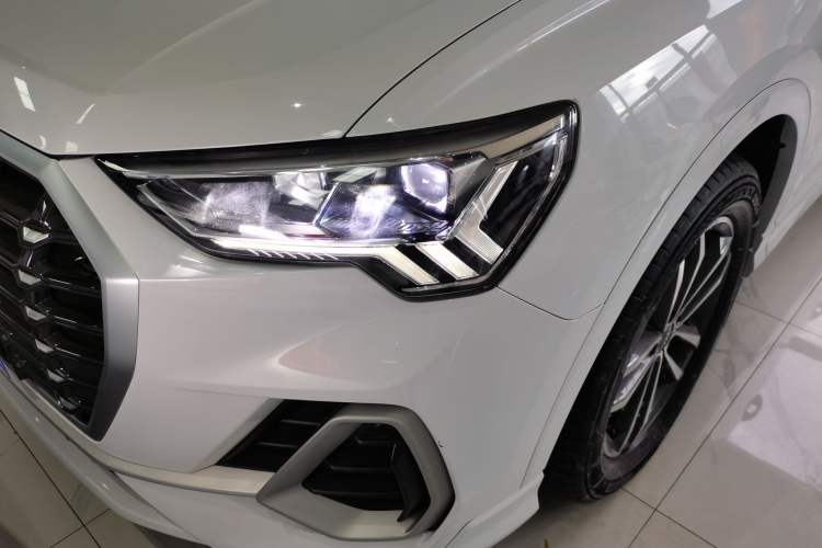 Used Audi Q3 2023 35 TFSI Progressive Dynamic Edition (1.4T) Left Front Headlight