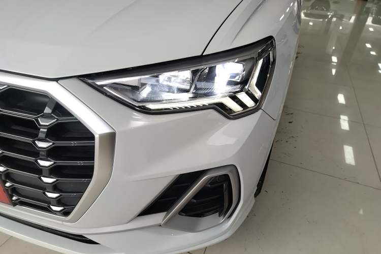 Used Audi Q3 2023 35 TFSI Progressive Dynamic Edition (1.4T) Left Front Headlight