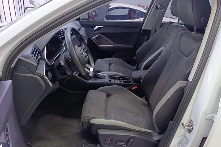 Used Audi Q3 2023 35 TFSI Fashion Dynamic Model (1.5T) Left Front Seat