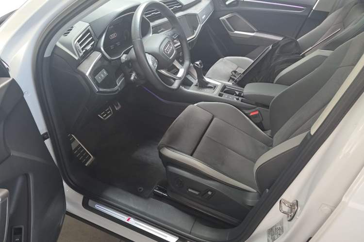 Used Audi Q3 2023 Updated 40 TFSI Fashionable and Dynamic Version Left Front Seat