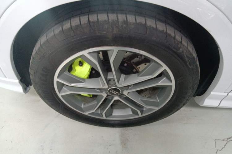 Used Audi Q3 2023 Updated 40 TFSI Fashionable and Dynamic Version Left Front Wheel Hub