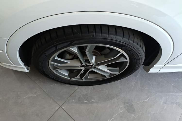 Used Audi Q3 2023 40 TFSI Fashion Dynamic Model Left Front Wheel Hub