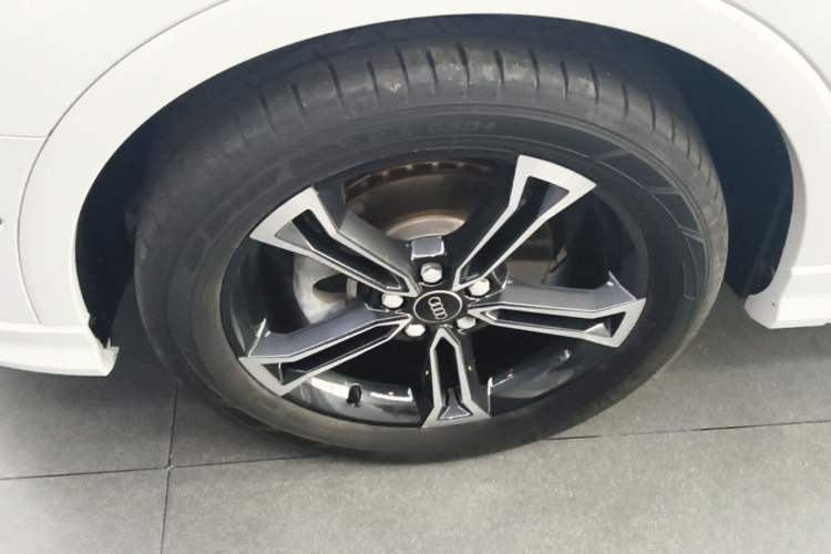 Used Audi Q3 2023 45 TFSI quattro Fashion Dynamic Edition Left Front Wheel Hub