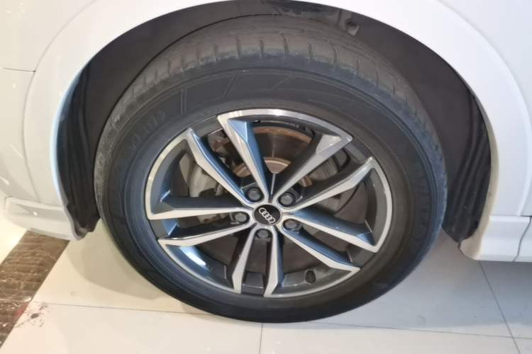 Used Audi Q3 2023 35 TFSI Progressive Dynamic Edition (1.4T) Left Front Wheel Hub