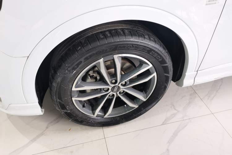 Used Audi Q3 2023 35 TFSI Progressive Dynamic Edition (1.4T) Left Front Wheel Hub