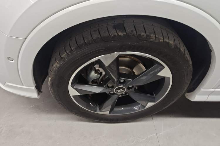 Used Audi Q3 2023 35 TFSI Fashion Dynamic Model (1.5T) Left Front Wheel Hub