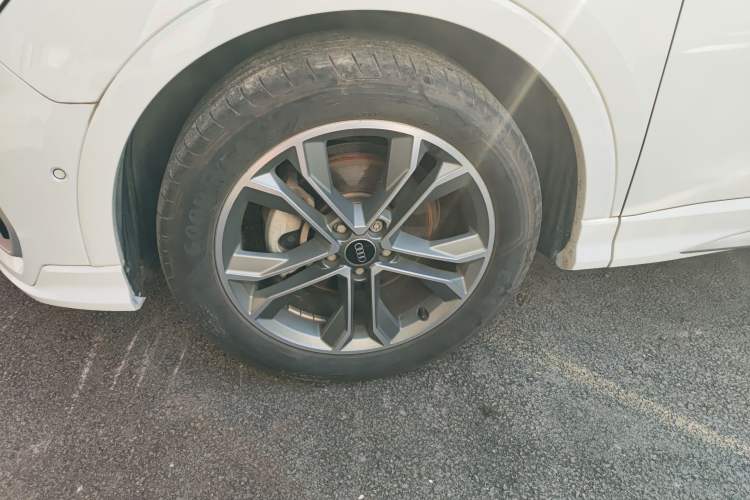 Used Audi Q3 2023 Updated 40 TFSI Fashionable and Dynamic Version Left Front Wheel Hub