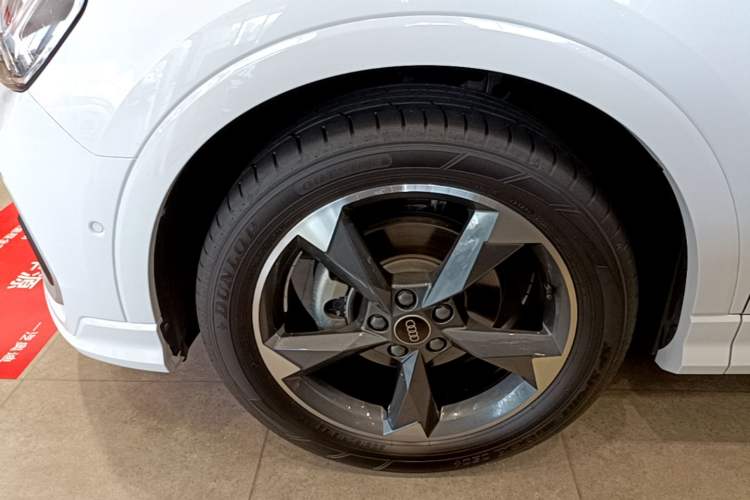 Used Audi Q3 2023 35 TFSI Fashion Dynamic Model (1.5T) Left Front Wheel Hub