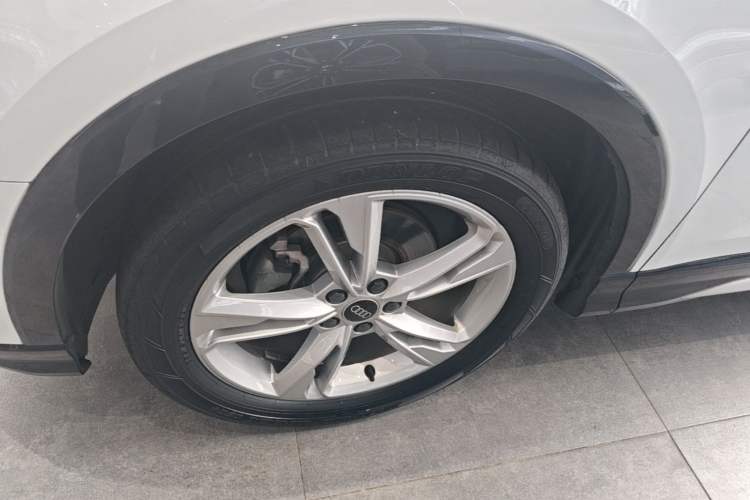 Used Audi Q3 2023 35 TFSI Fashion Elegant Version (1.5T) Left Front Wheel Hub