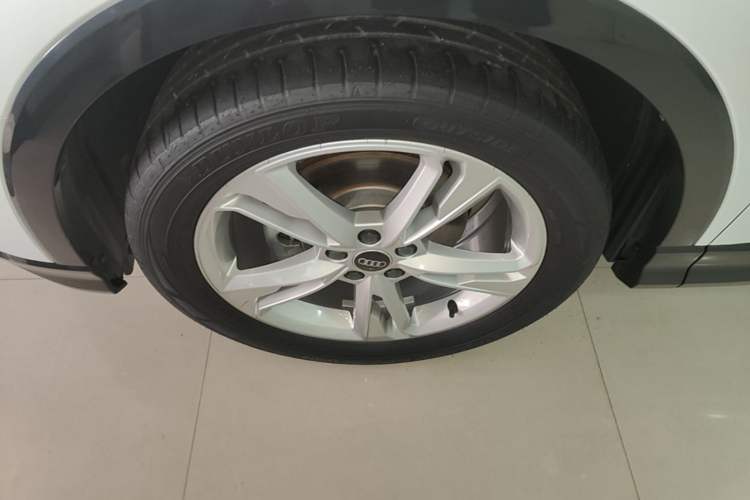 Used Audi Q3 2023 35 TFSI Fashion Elegant Version (1.5T) Left Front Wheel Hub