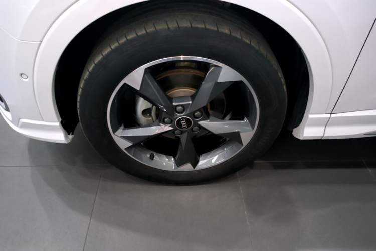 Used Audi Q3 2023 35 TFSI Fashion Dynamic Model (1.5T) Left Front Wheel Hub
