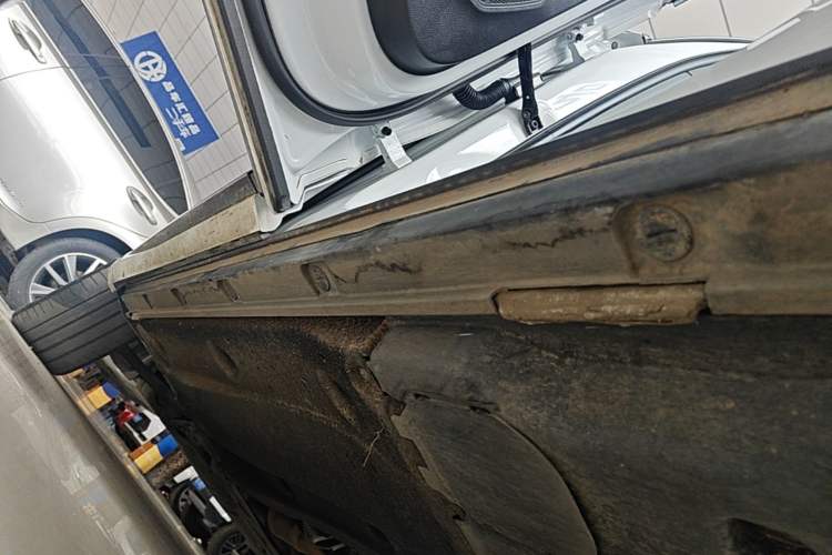 Used Audi Q3 2023 Updated 45 TFSI quattro Stylish and Dynamic Edition Left Side Sill