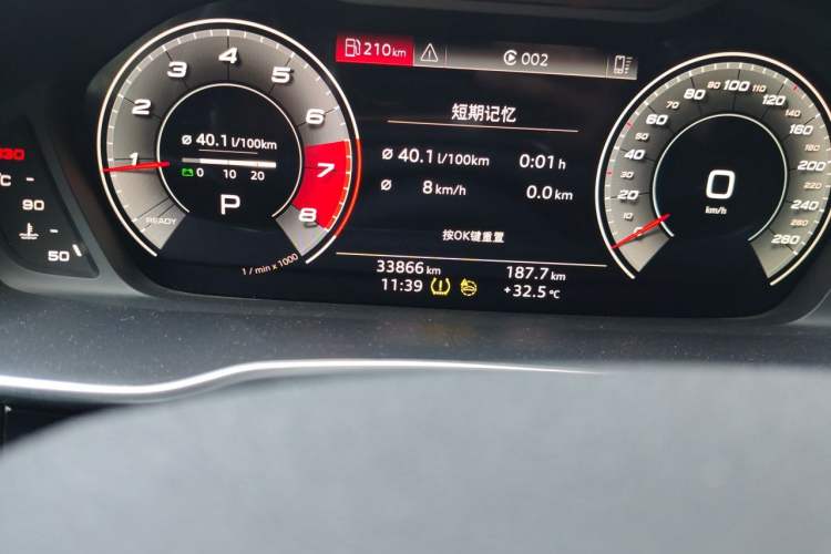 Used Audi Q3 2023 35 TFSI Fashion Elegant Version (1.4T) Odometer Close Up
