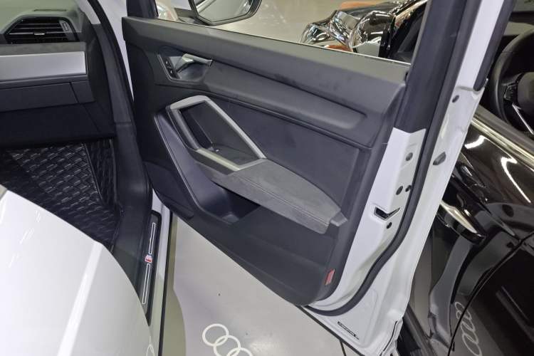 Used Audi Q3 2023 35 TFSI Fashion Dynamic Model (1.4T) Right Front Door Interior