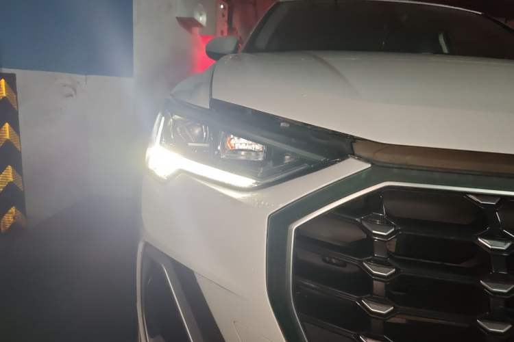 Used Audi Q3 2023 35 TFSI Progressive Dynamic Edition (1.4T) Right Front Headlight