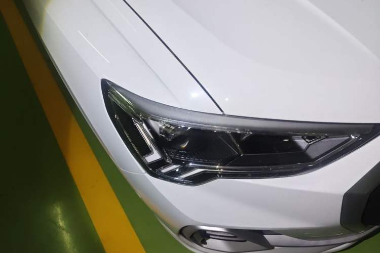 Used Audi Q3 2023 35 TFSI Fashion Dynamic Model (1.5T) Right Front Headlight