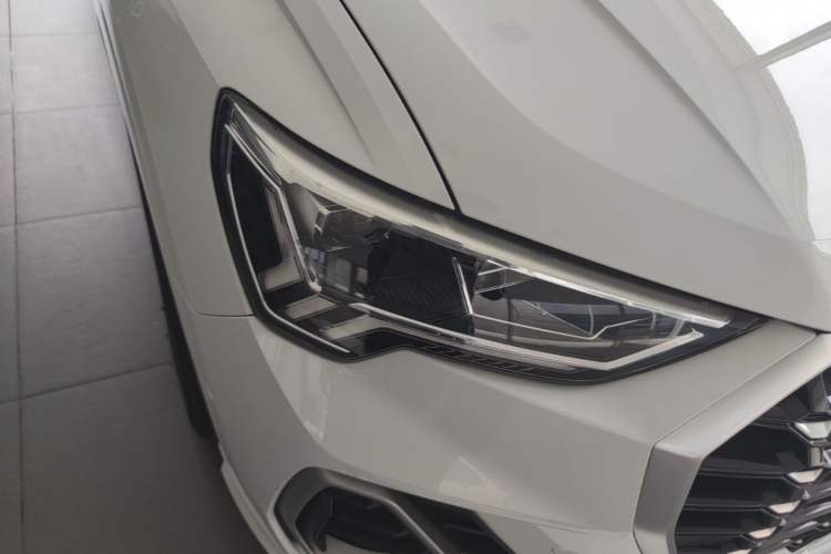 Used Audi Q3 2023 40 TFSI Fashion Dynamic Model Right Front Headlight