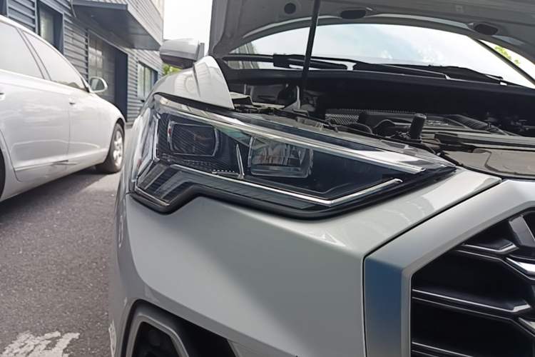 Used Audi Q3 2023 35 TFSI Fashion Dynamic Model (1.4T) Right Front Headlight
