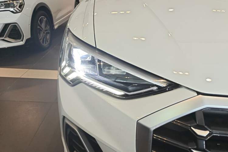 Used Audi Q3 2023 35 TFSI Fashion Dynamic Model (1.5T) Right Front Headlight