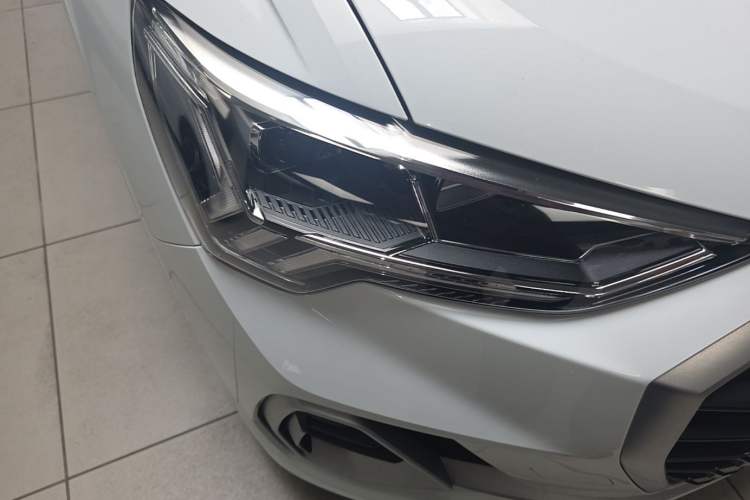 Used Audi Q3 2023 Updated 40 TFSI Fashionable and Dynamic Version Right Front Headlight