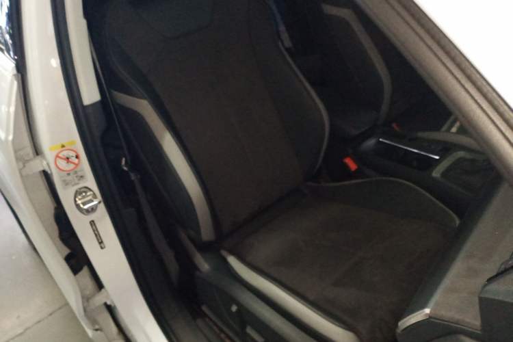 Used Audi Q3 2023 Updated 40 TFSI Fashionable and Dynamic Version Right Front Seat