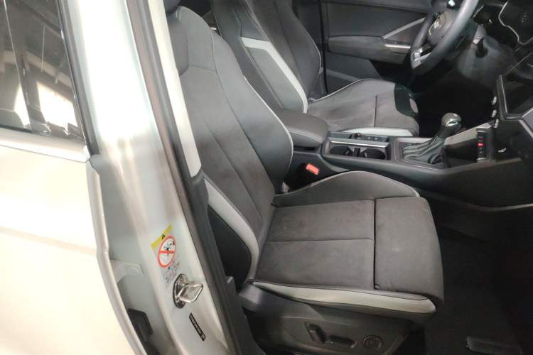Used Audi Q3 2023 35 TFSI Fashion Dynamic Model (1.4T) Right Front Seat