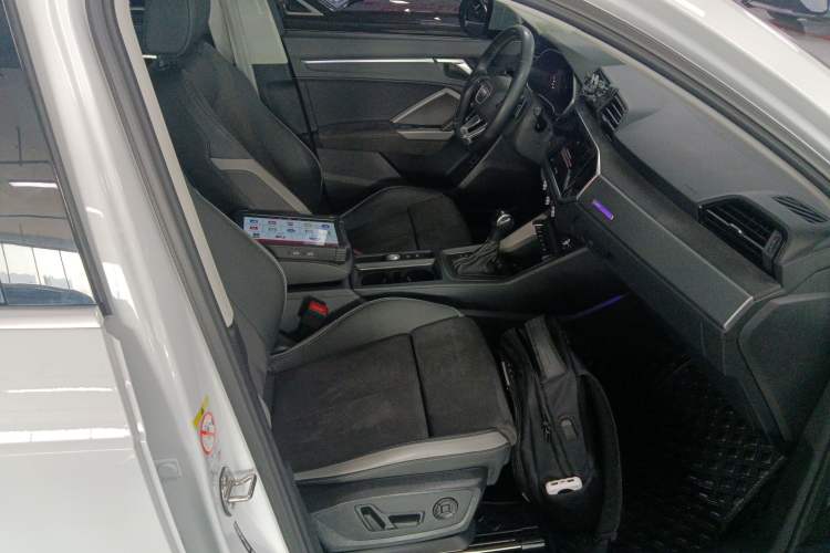 Used Audi Q3 2023 Updated 40 TFSI Fashionable and Dynamic Version Right Front Seat